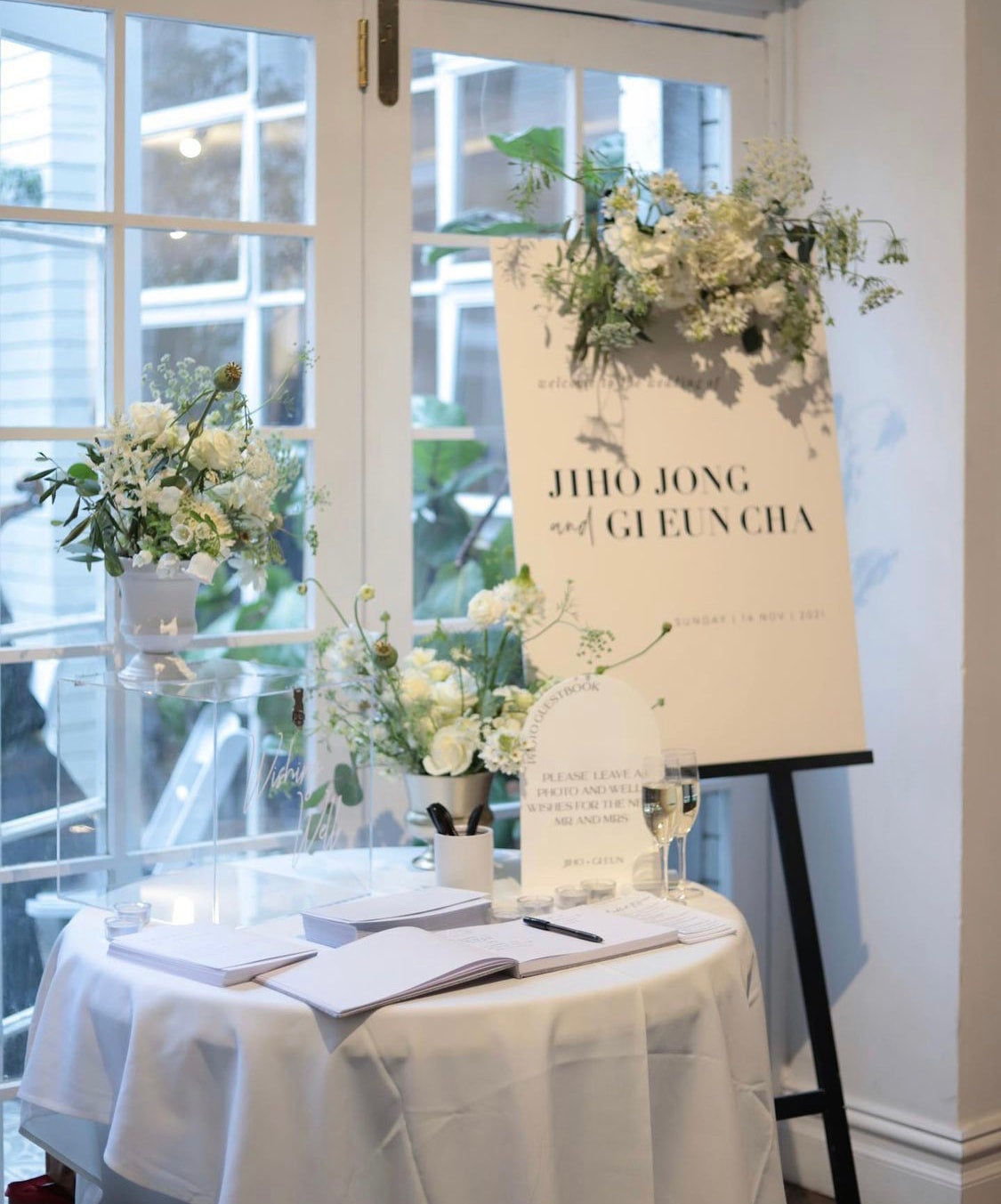 Wishing well Clear box